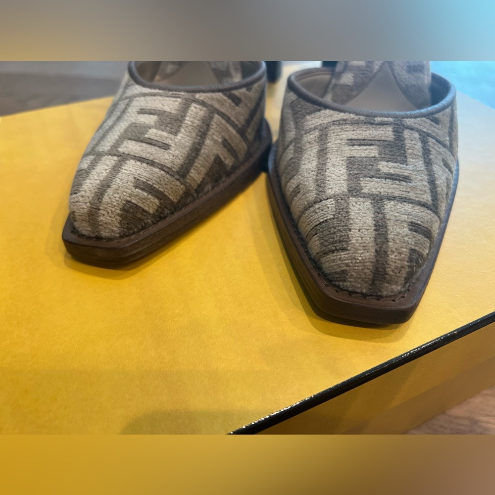 🔹 Fendi Jaquard  Velvet Heels, 7 1/2 - Picture 5 of 13